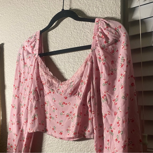 Pink Floral Cropped Long Sleeve Lace Trim Top - Picture 2 of 6